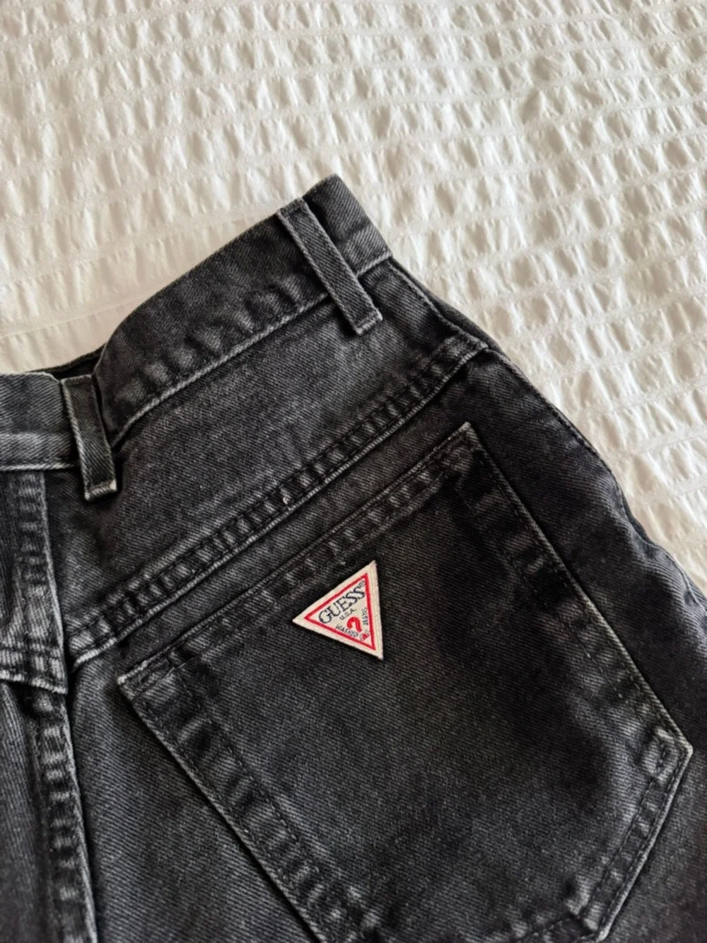 (sold) Vintage Guess denim shorts - Picture 3 of 7